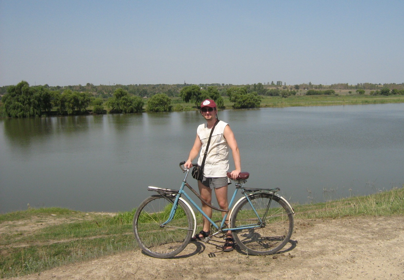 Я на первом своём велосипеде на озере Бычок